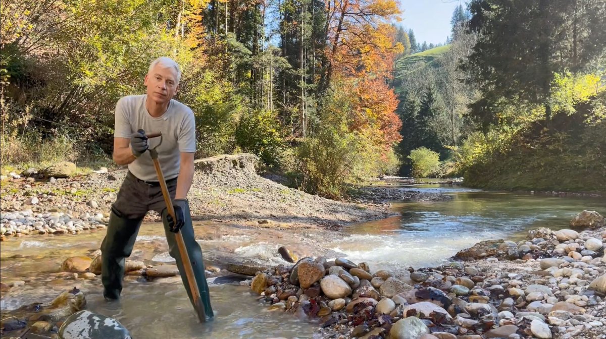 Goldwaschen ist Schaufelarbeit Goldwaschen ist Schaufelarbeit